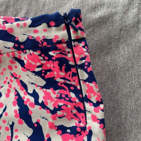 Lilly Pulitzer Shorts | Size 8 - Picture 3 of 5